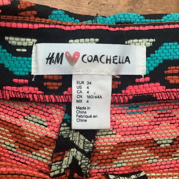 Short shorts - Picture 2 of 2